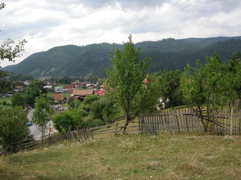 Rucar, teren intravilan 3214 mp cu deschidere 56 m in DN73